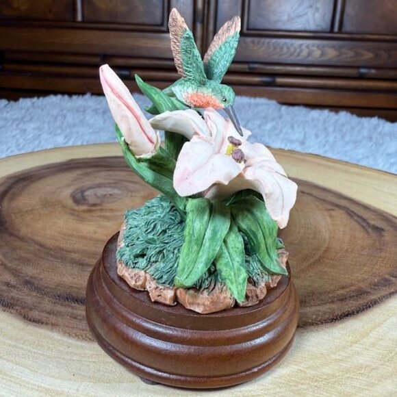 Vintage Westland Hummingbird Chopin's Nocturn Porcelain Wood Musical Figurine - Picture 4 of 13